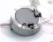 The porous plug allows boiled-off helium gas to escape from the dewar,leaving the liquid helium inside.